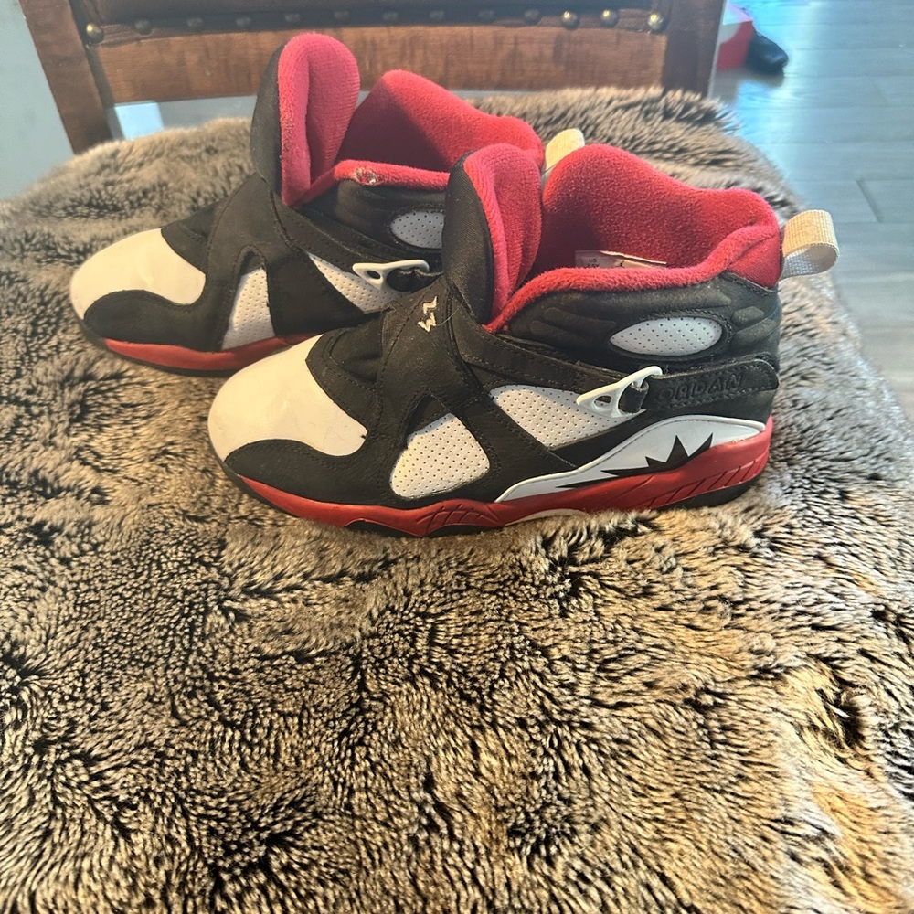 Air Jordan 8 PS Red Black and White Hi Top Sneakers, size 2.5 - Picture 3 of 9